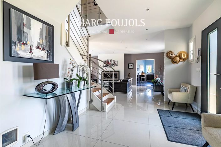 Image No.11-6 Bed House for sale