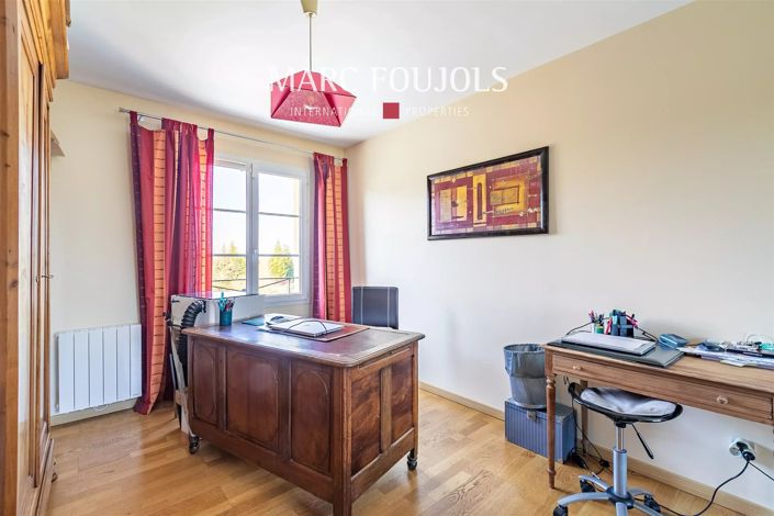 Image No.21-6 Bed House for sale