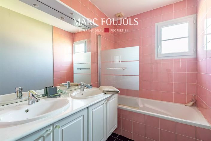 Image No.23-6 Bed House for sale