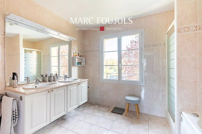 Image No.24-6 Bed House for sale