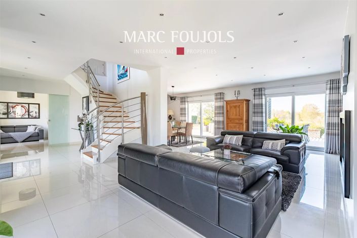 Image No.5-6 Bed House for sale