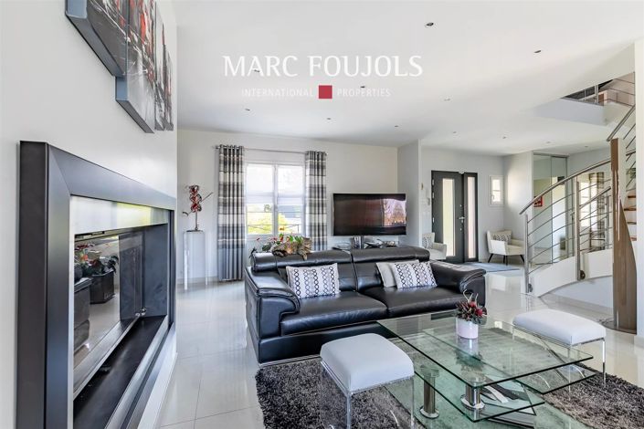 Image No.7-6 Bed House for sale