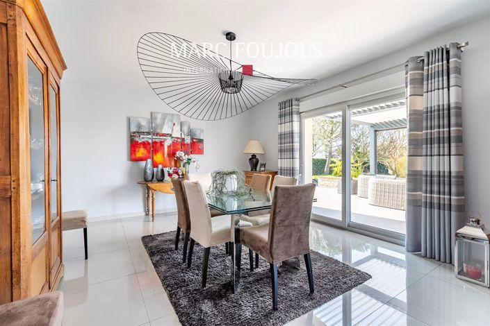 Image No.9-6 Bed House for sale