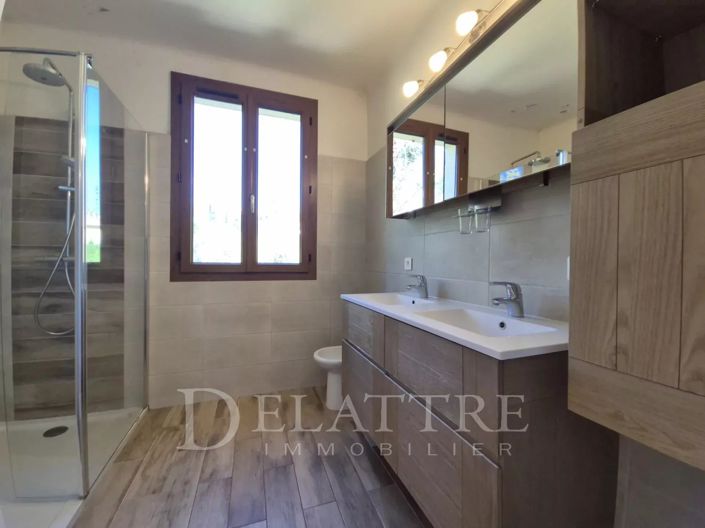 Image No.8-3 Bed House for sale