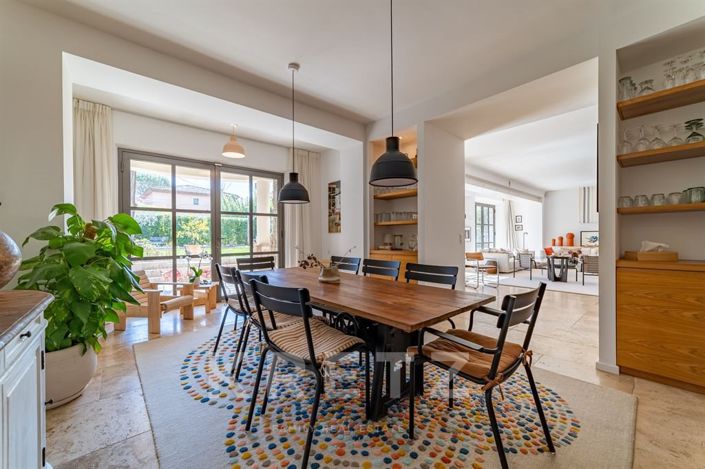 Image No.10-5 Bed House for sale