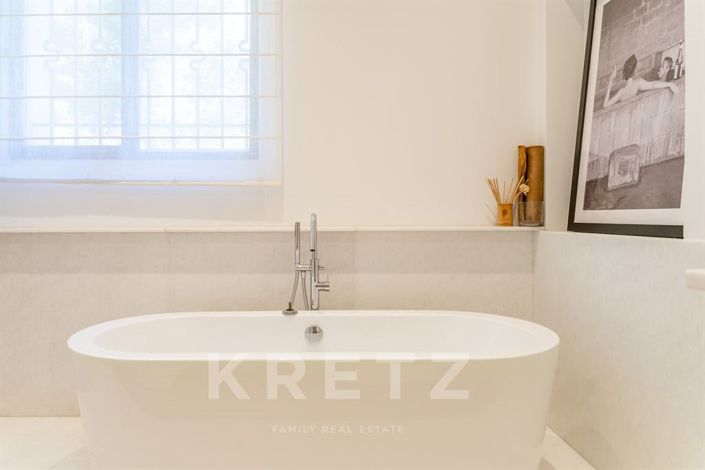 Image No.24-5 Bed House for sale