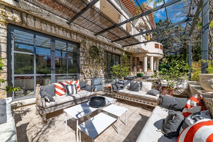 Image No.3-5 Bed House for sale