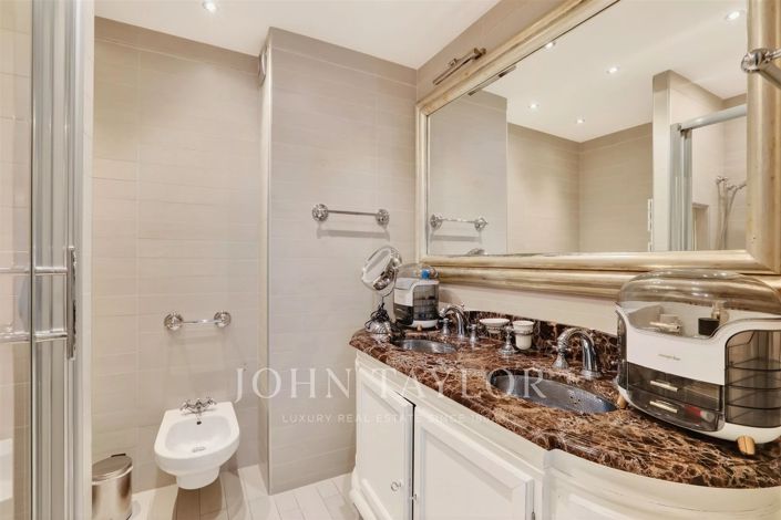 Image No.16-5 Bed Apartment for sale