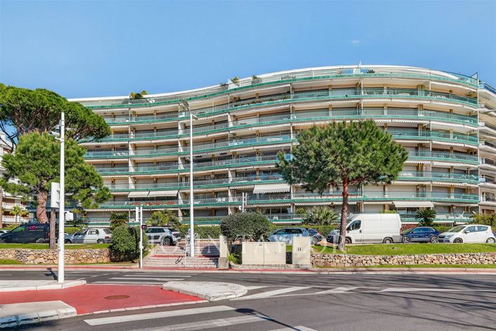 Image No.17-5 Bed Apartment for sale