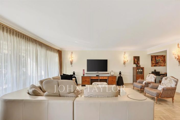 Image No.20-5 Bed Apartment for sale