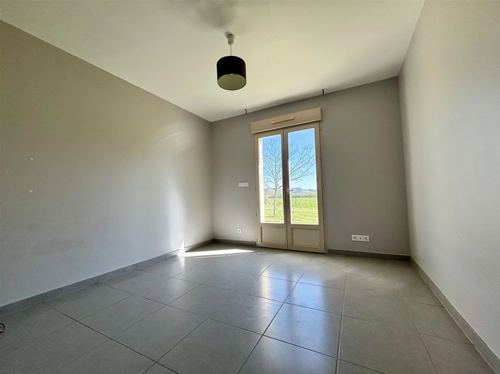 Image No.10-3 Bed House for sale