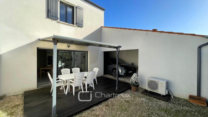 Image No.2-4 Bed House for sale