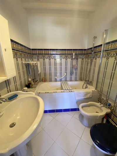 Image No.12-6 Bed House for sale