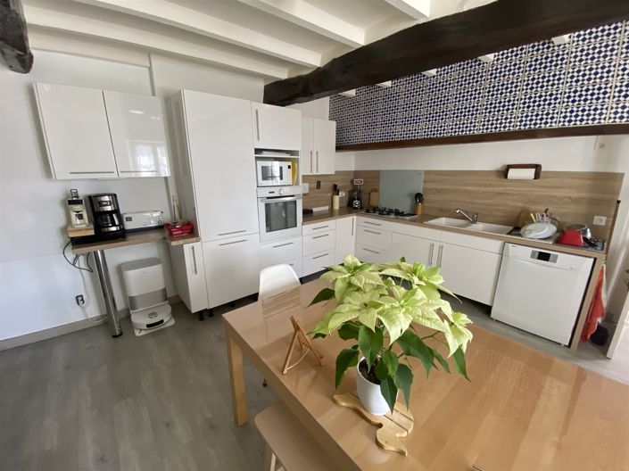 Image No.8-6 Bed House for sale