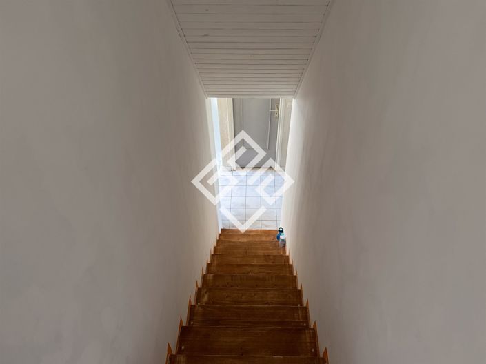 Image No.10-3 Bed House for sale