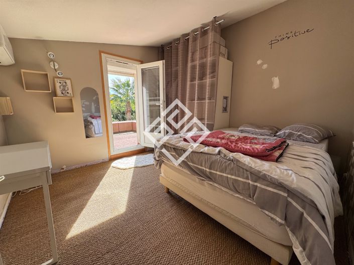 Image No.11-3 Bed House for sale