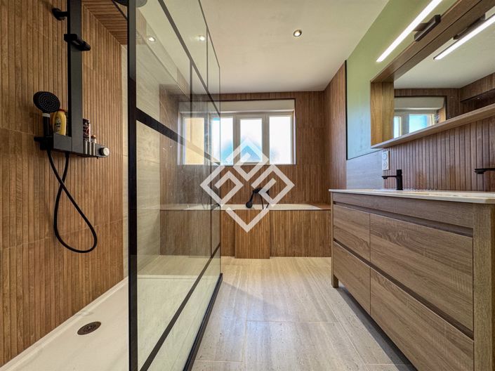 Image No.8-3 Bed House for sale