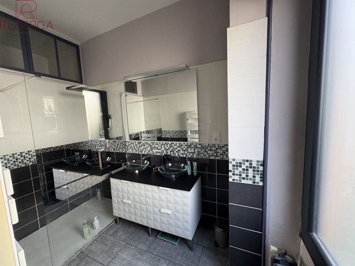 Image No.11-8 Bed House for sale