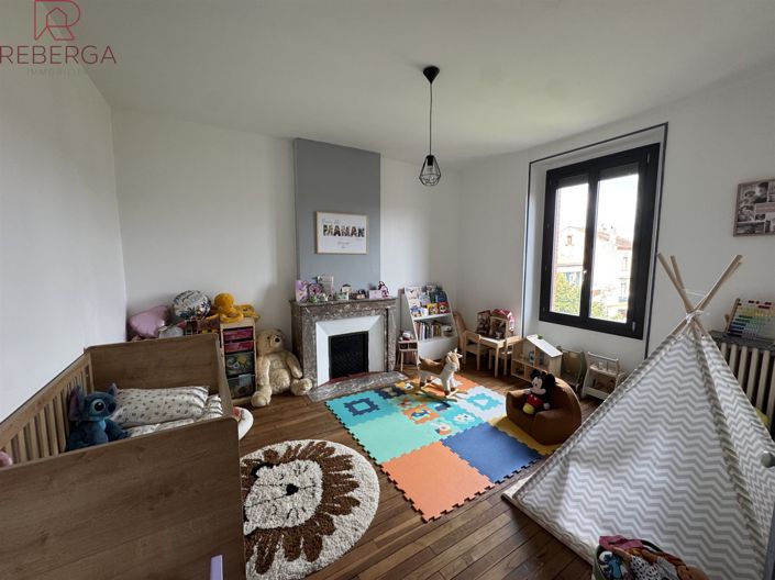 Image No.18-8 Bed House for sale