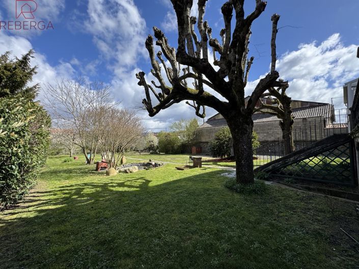 Image No.2-8 Bed House for sale