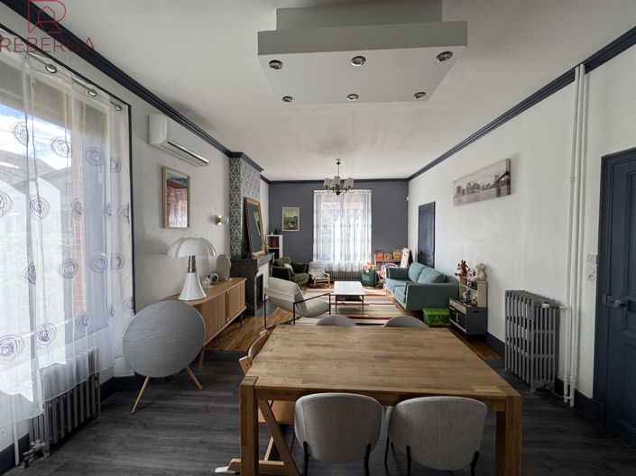 Image No.5-8 Bed House for sale