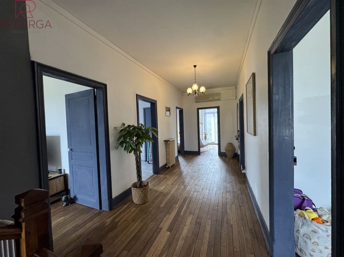 Image No.8-8 Bed House for sale