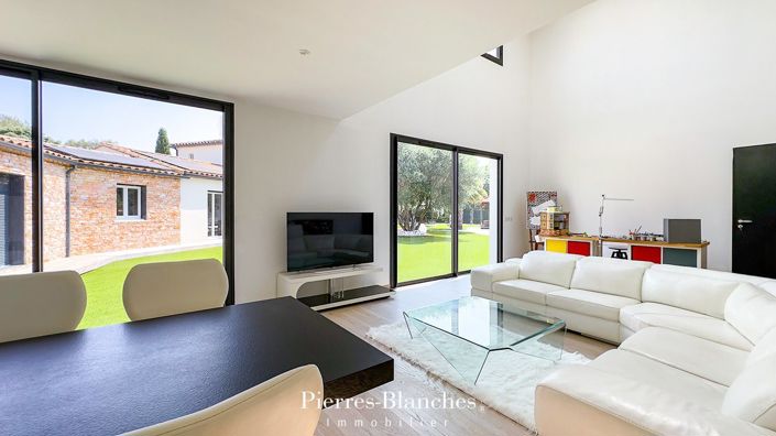 Image No.12-5 Bed House for sale