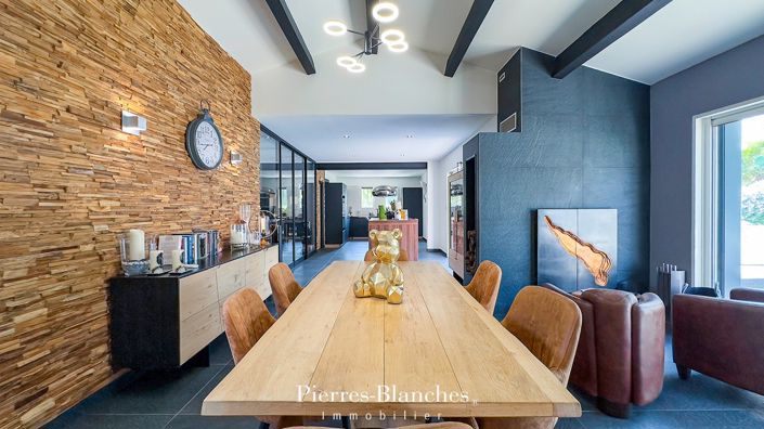 Image No.6-5 Bed House for sale