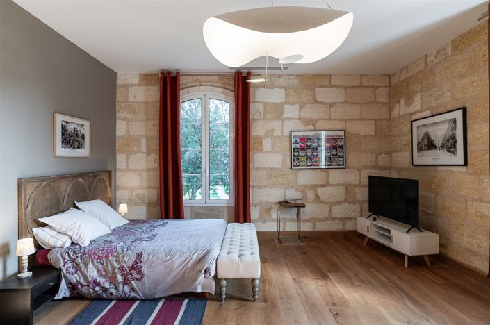 Image No.18-6 Bed Property for sale