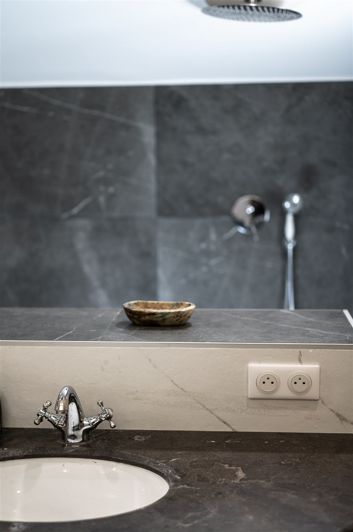 Image No.21-6 Bed Property for sale