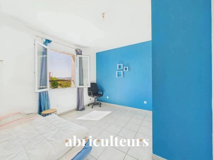 Image No.15-4 Bed House for sale