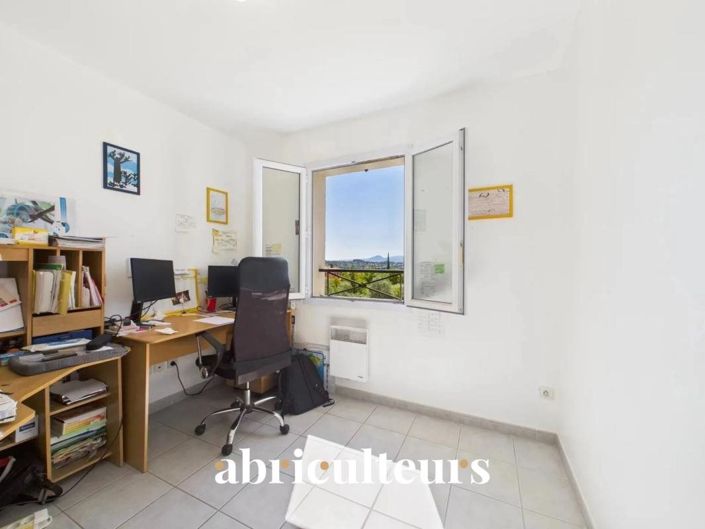 Image No.16-4 Bed House for sale