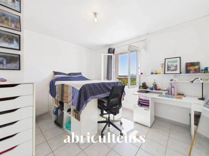 Image No.17-4 Bed House for sale