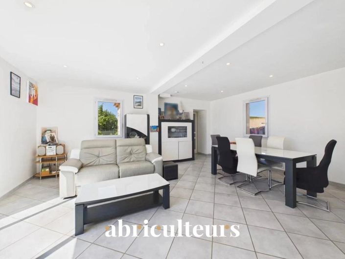 Image No.6-4 Bed House for sale