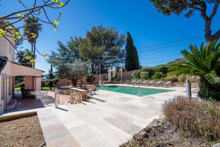 Image No.12-5 Bed House for sale