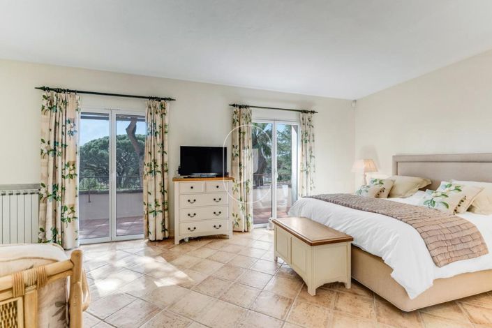 Image No.6-5 Bed House for sale