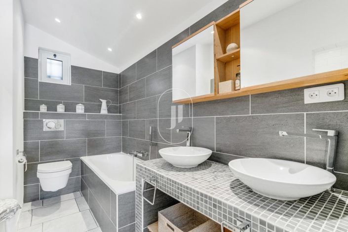 Image No.7-5 Bed House for sale