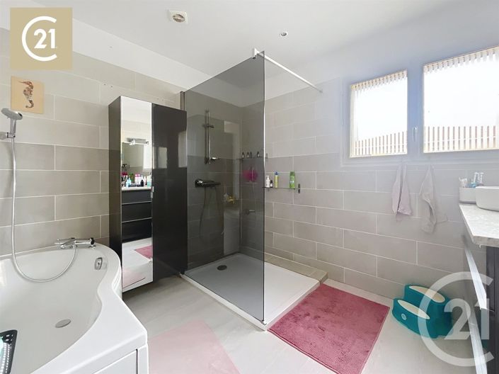 Image No.11-3 Bed House for sale