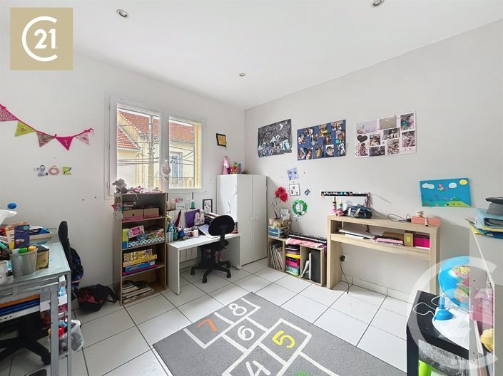 Image No.9-3 Bed House for sale