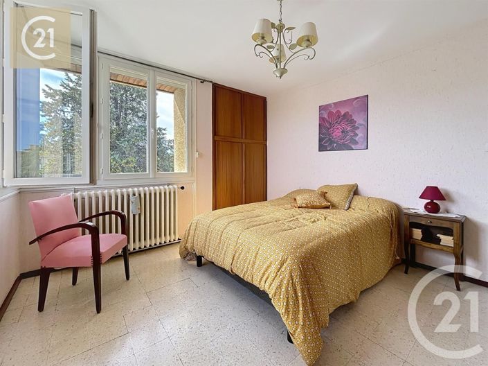 Image No.11-3 Bed House for sale