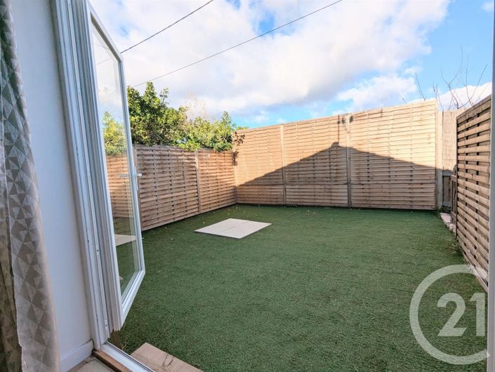 Image No.5-2 Bed House for sale