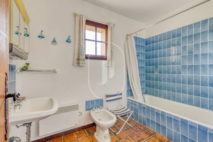 Image No.10-5 Bed House for sale