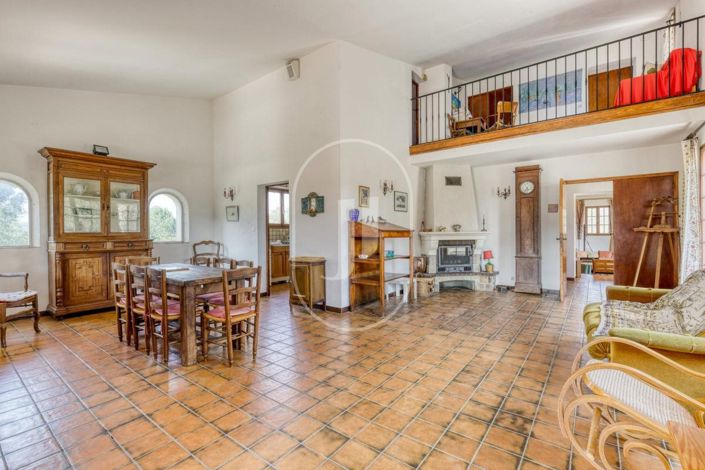 Image No.6-5 Bed House for sale