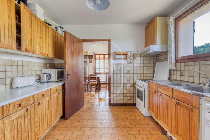 Image No.7-5 Bed House for sale