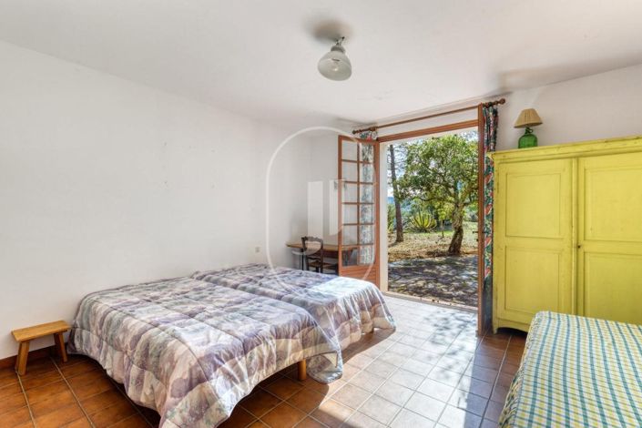 Image No.9-5 Bed House for sale