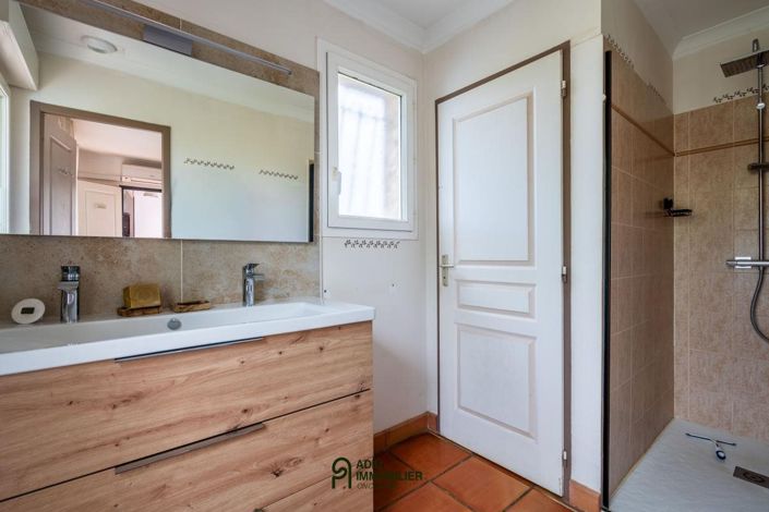 Image No.8-3 Bed House for sale