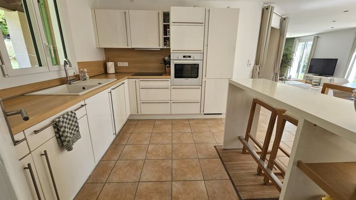 Image No.10-4 Bed House for sale