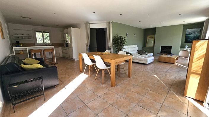 Image No.8-4 Bed House for sale