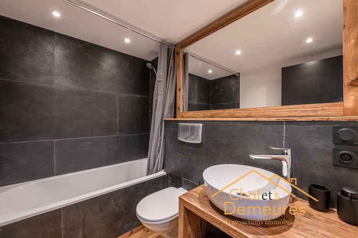 Image No.5-8 Bed House for sale