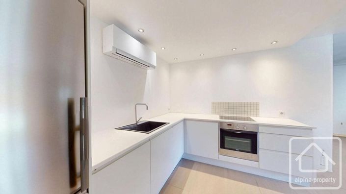 Image No.28-4 Bed Property for sale